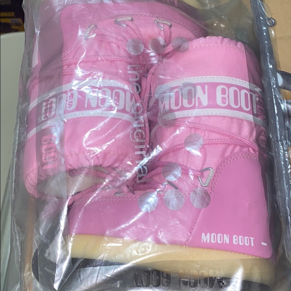 pink moon boots